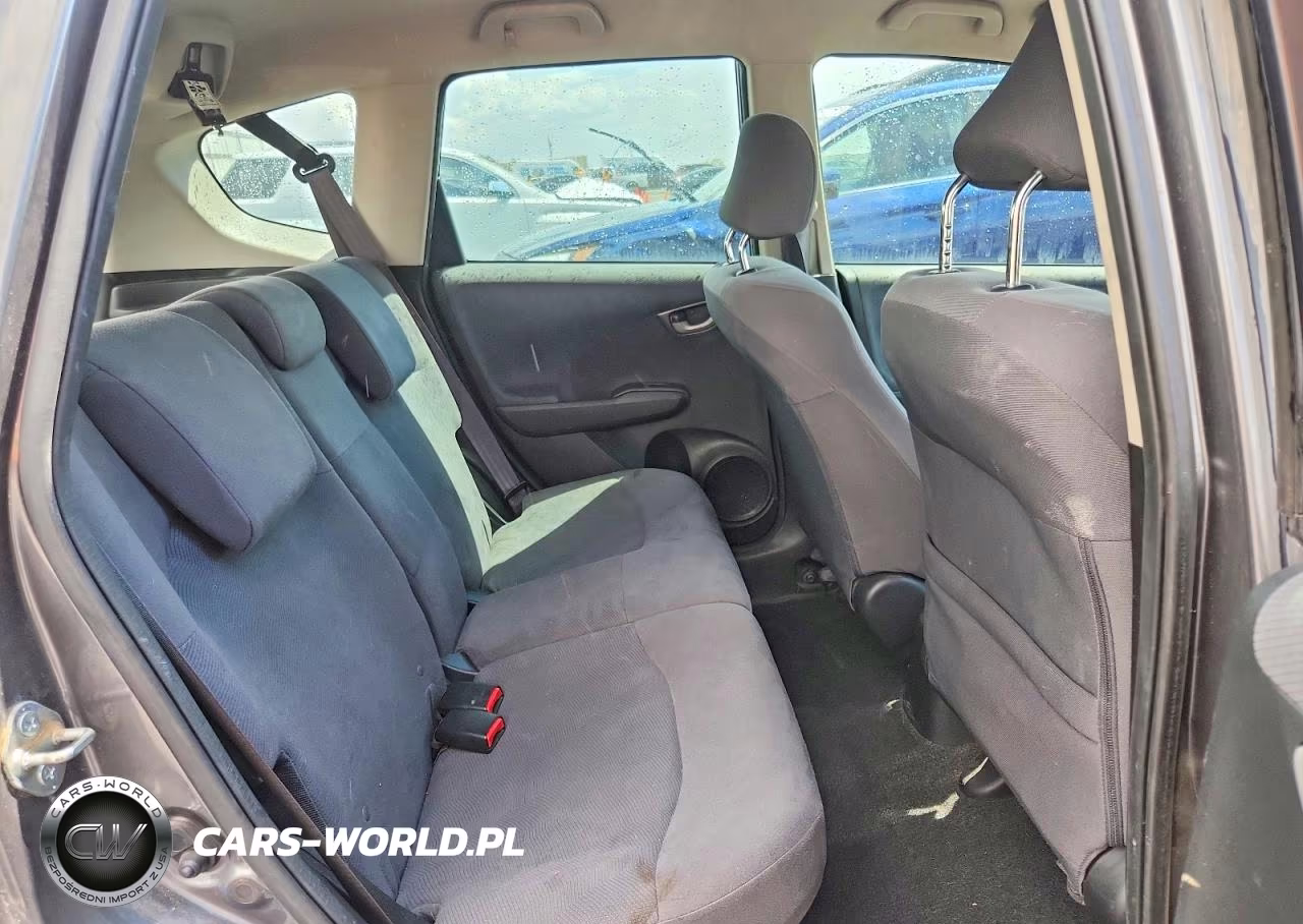 2013 Honda Fit VIN:JHMGE8H35DC030174 - 10