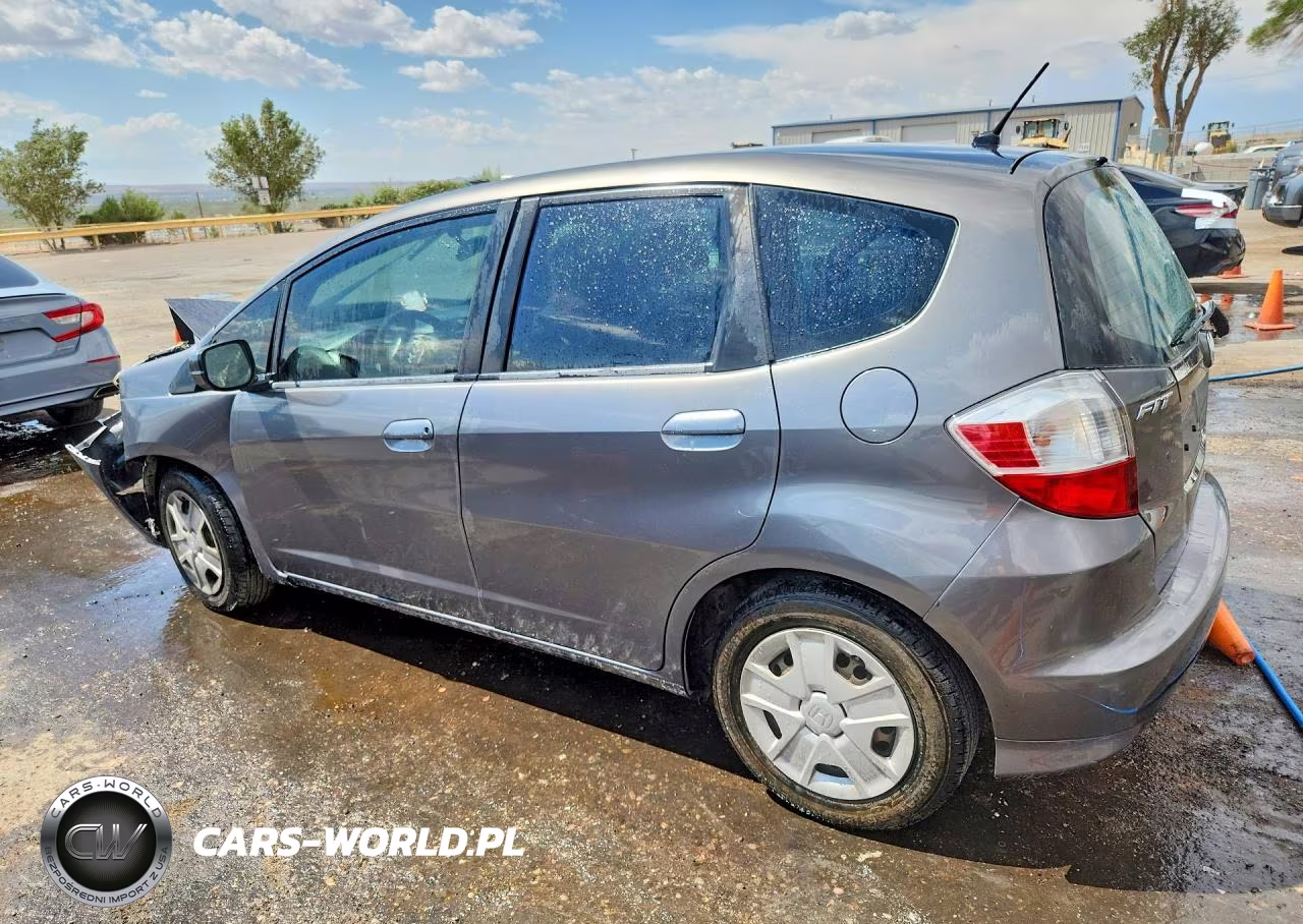 2013 Honda Fit VIN:JHMGE8H35DC030174 - 2