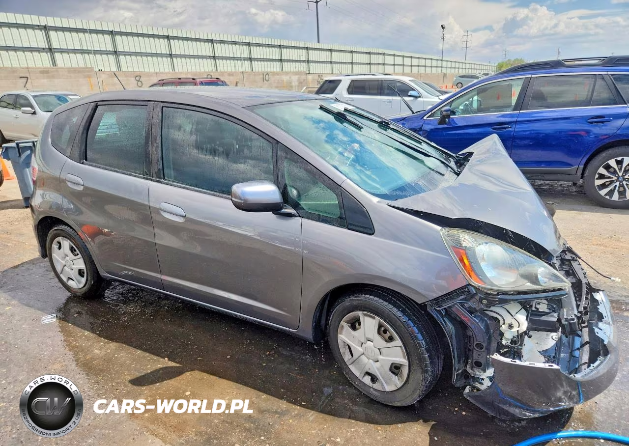 2013 Honda Fit VIN:JHMGE8H35DC030174 - 4