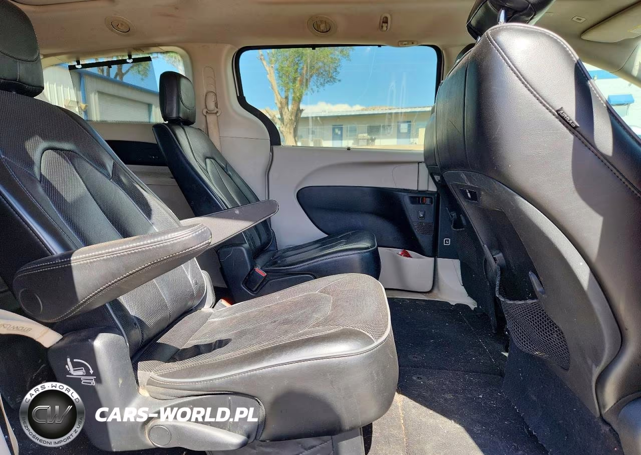 2018 Chrysler Pacifica Limited VIN:2C4RC1GG4JR272145 - 11