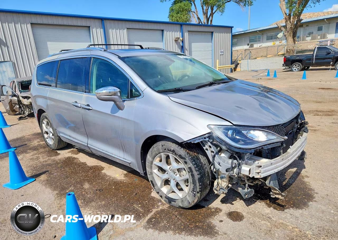 2018 Chrysler Pacifica Limited VIN:2C4RC1GG4JR272145 - 4