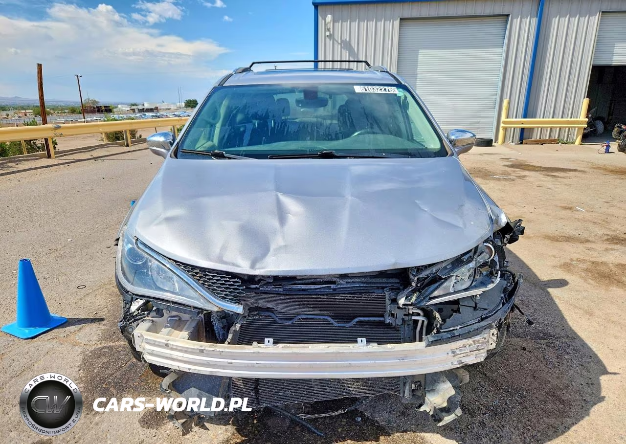 2018 Chrysler Pacifica Limited VIN:2C4RC1GG4JR272145 - 5