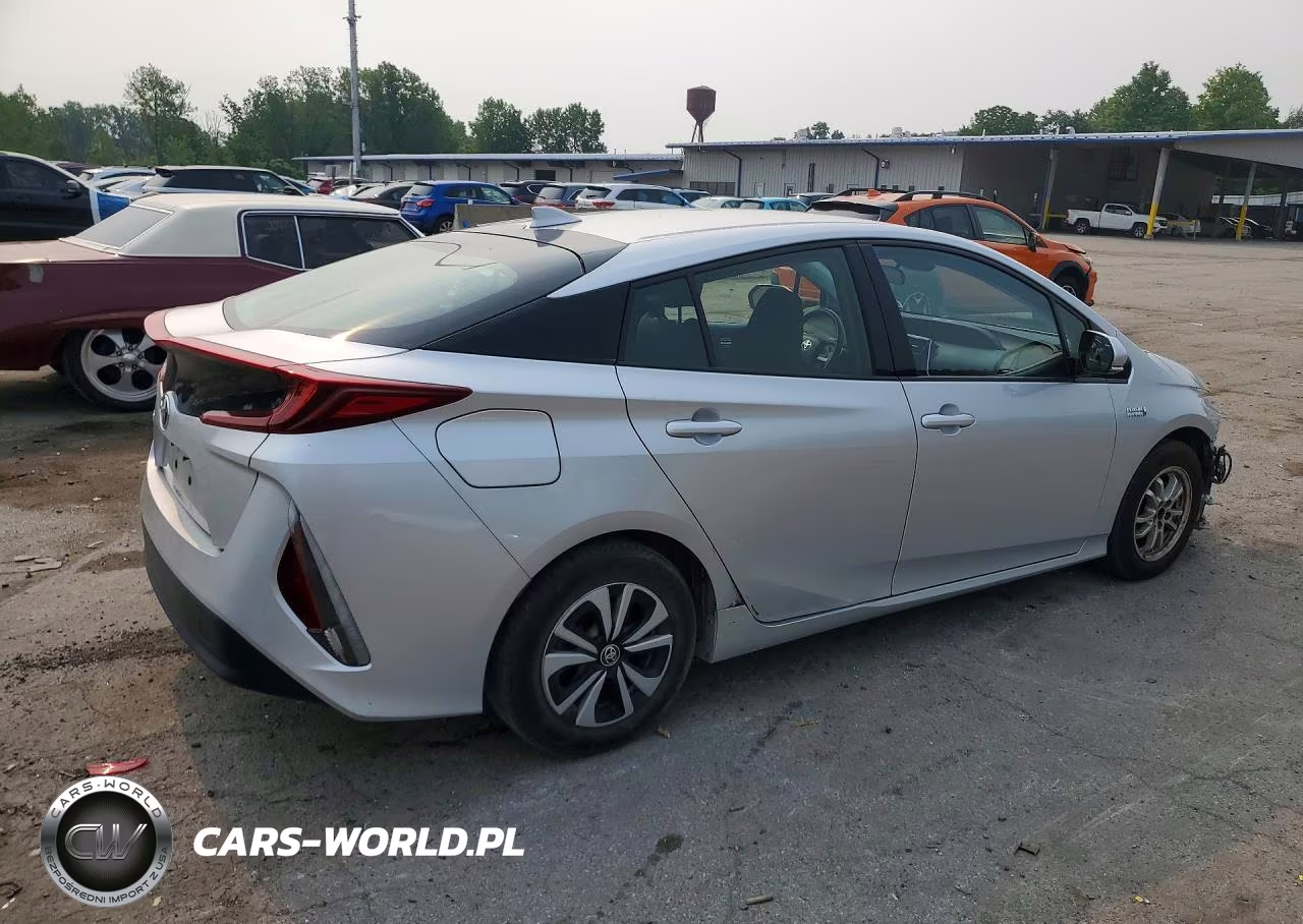 2018 Toyota Prius Prime Plus VIN:JTDKARFP8J3077469 - 3
