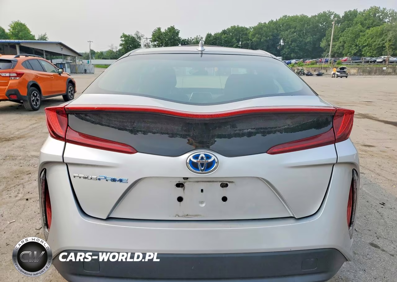 2018 Toyota Prius Prime Plus VIN:JTDKARFP8J3077469 - 6