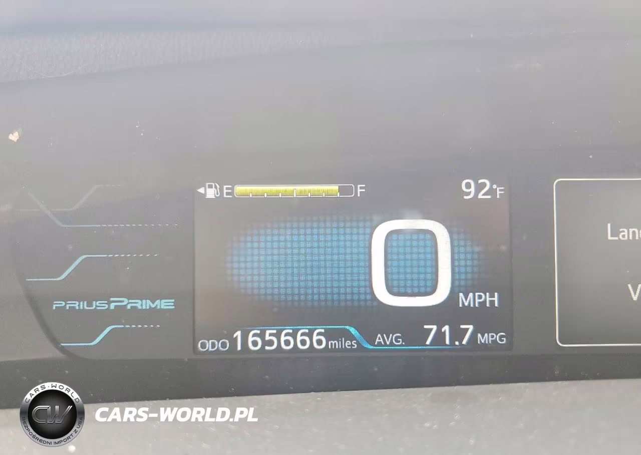 2018 Toyota Prius Prime Plus VIN:JTDKARFP8J3077469 - 9