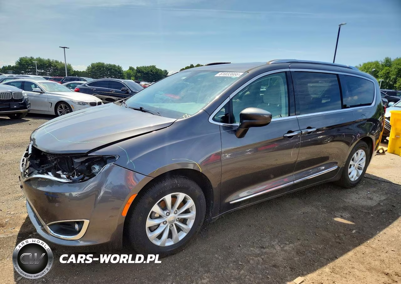 2018 Chrysler Pacifica Touring L VIN:2C4RC1BG2JR194195 - 1