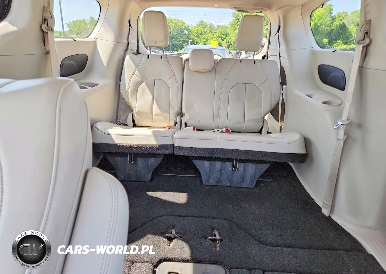 2018 Chrysler Pacifica Touring L VIN:2C4RC1BG2JR194195 - 10
