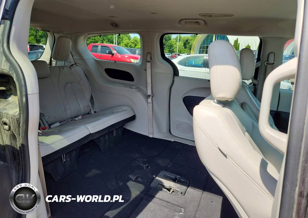 2018 Chrysler Pacifica Touring L VIN:2C4RC1BG2JR194195 - 11