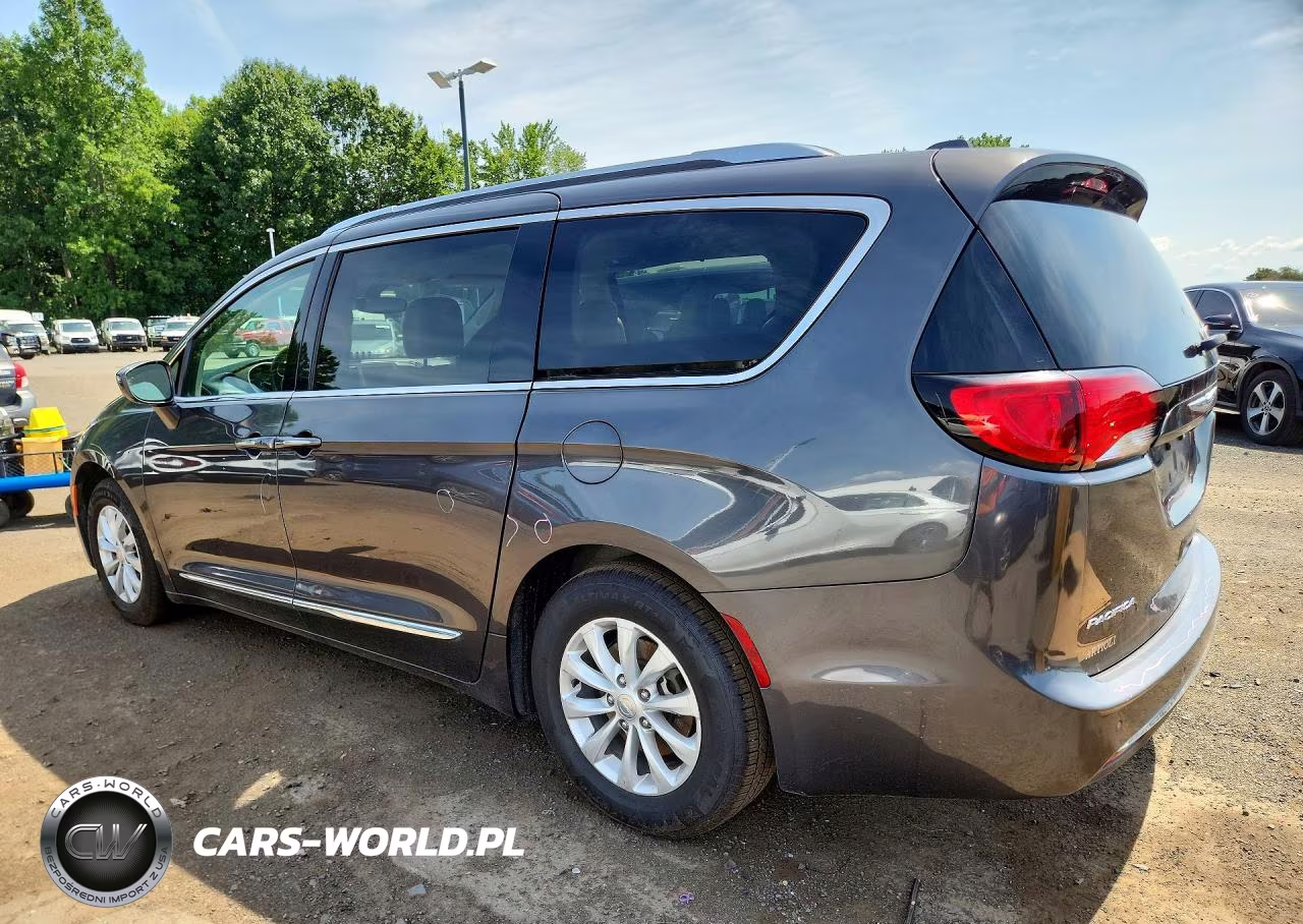 2018 Chrysler Pacifica Touring L VIN:2C4RC1BG2JR194195 - 2