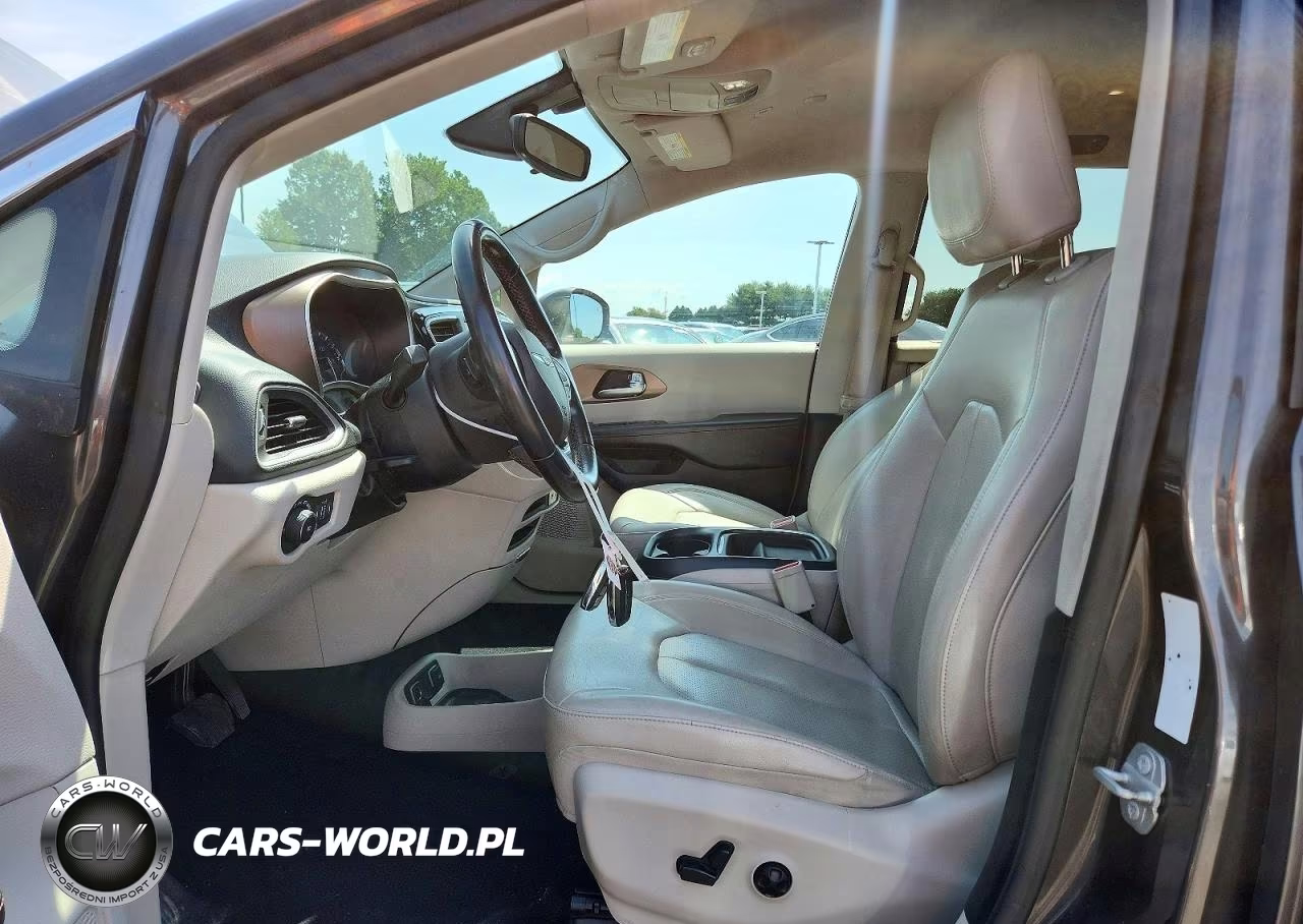 2018 Chrysler Pacifica Touring L VIN:2C4RC1BG2JR194195 - 7