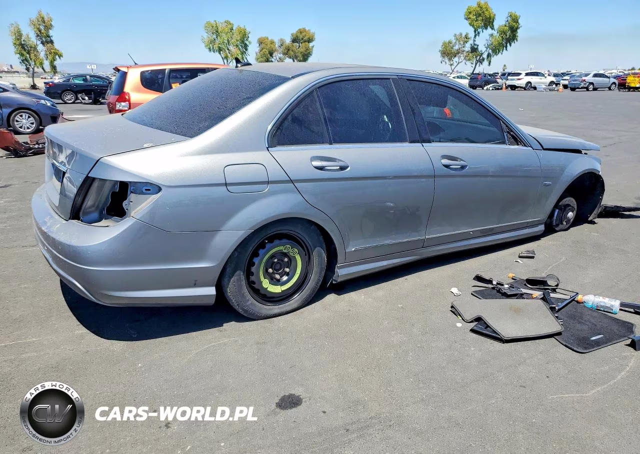 2012 Mercedes-Benz C 250 VIN:WDDGF4HB8CR233852 - 3
