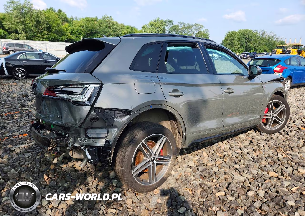 2024 Audi Q5 E Premium Plus 55 VIN:WA1E2AFY8R2123981 - 3
