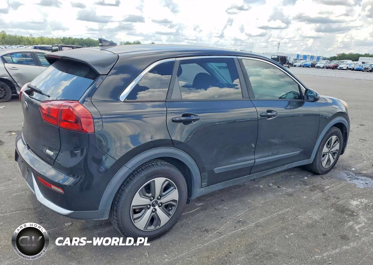 2018 Kia Niro Fe VIN:KNDCB3LC2J5204625 - 3