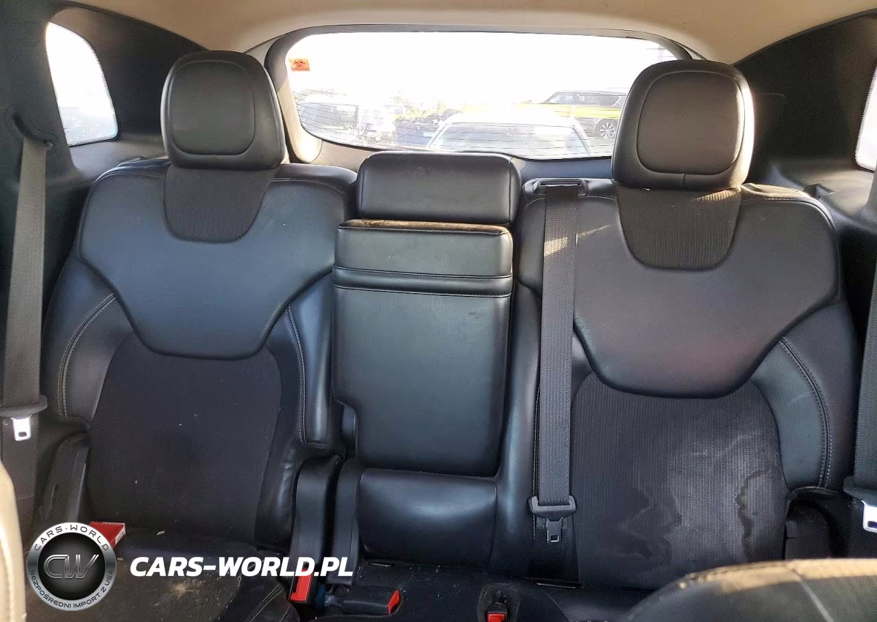 2018 Jeep Cherokee Latitude Plus VIN:1C4PJLLB3JD584284 - 10