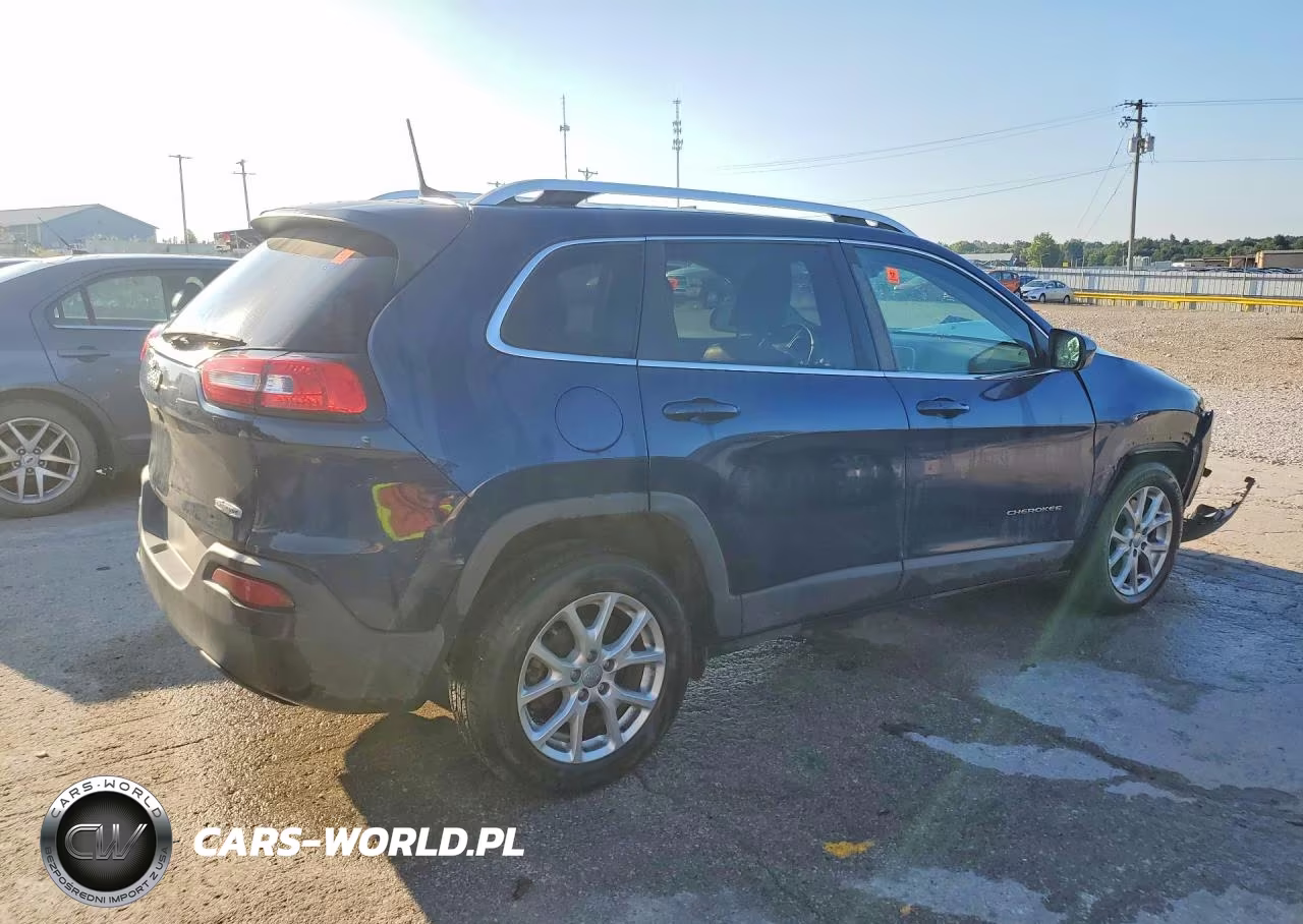 2018 Jeep Cherokee Latitude Plus VIN:1C4PJLLB3JD584284 - 3