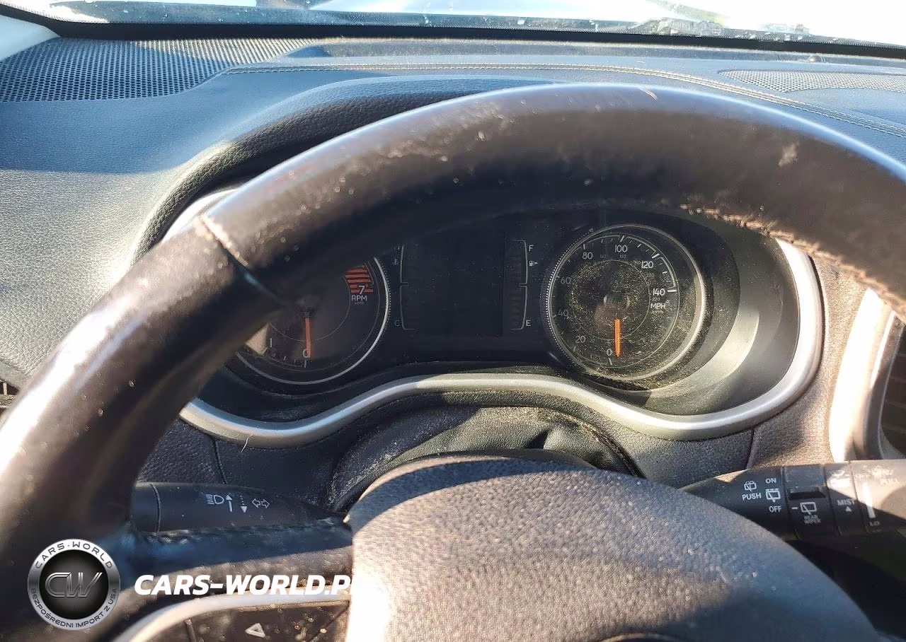 2018 Jeep Cherokee Latitude Plus VIN:1C4PJLLB3JD584284 - 9