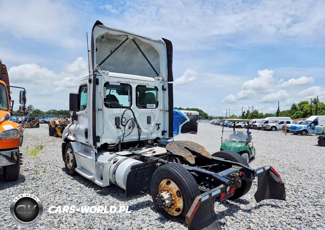 2017 Freightliner Cascadia 113 Semi Truck VIN:3AKBGADV5HSJD0486 - 3
