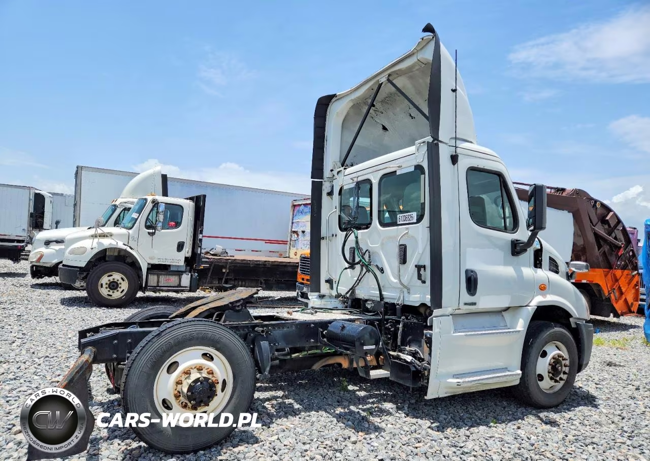 2017 Freightliner Cascadia 113 Semi Truck VIN:3AKBGADV5HSJD0486 - 4