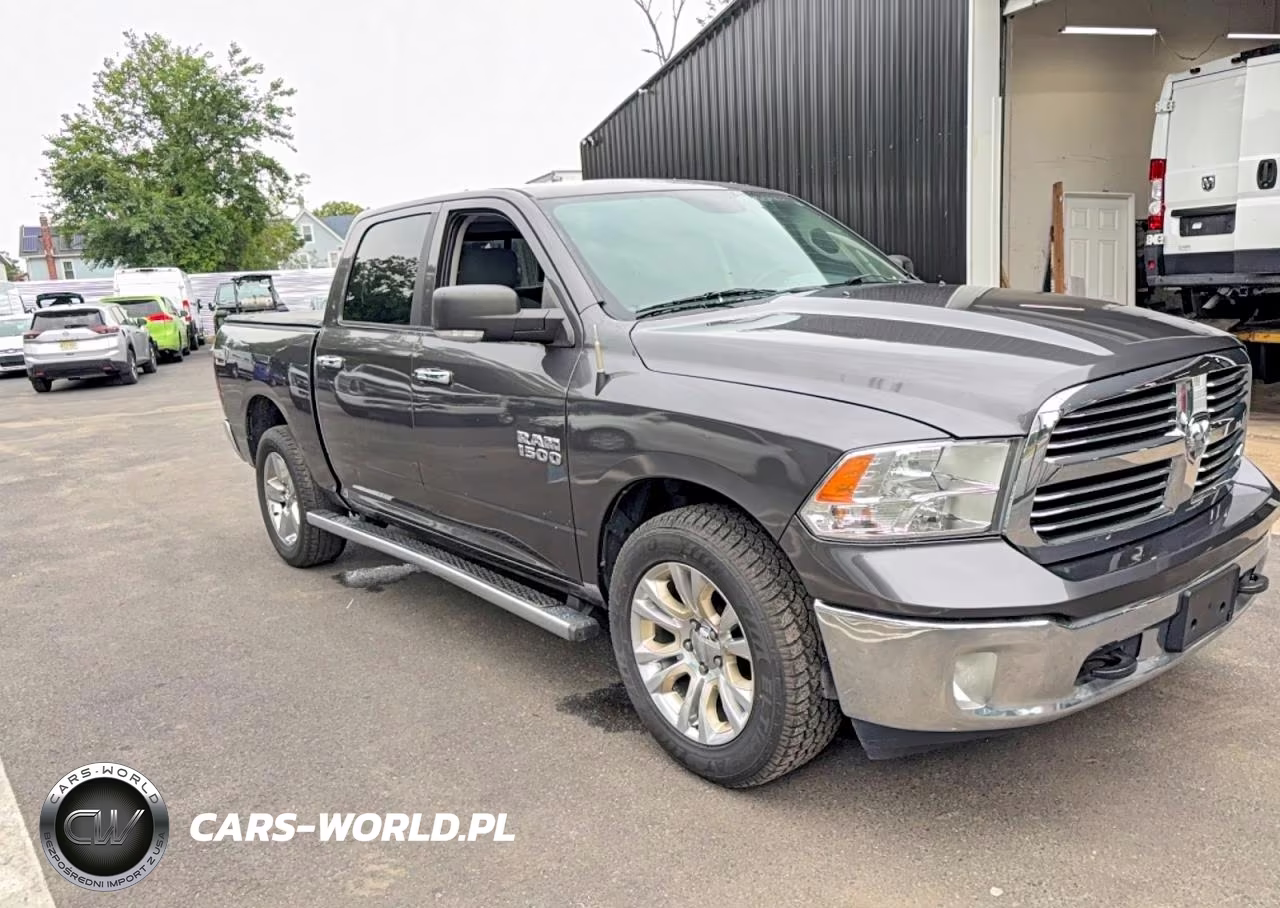 2015 RAM 1500 SLT