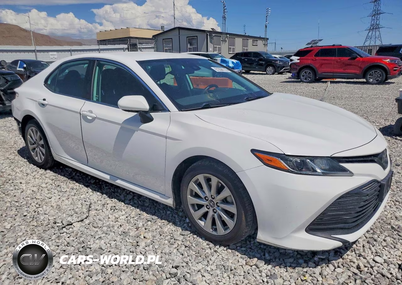 2019 Toyota Camry Le VIN:4T1B11HKXKU776659 - 4