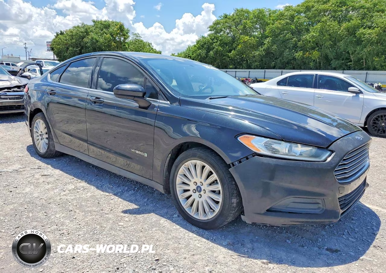 2015 Ford Fusion S Hybrid VIN:3FA6P0UU3FR139976 - 4