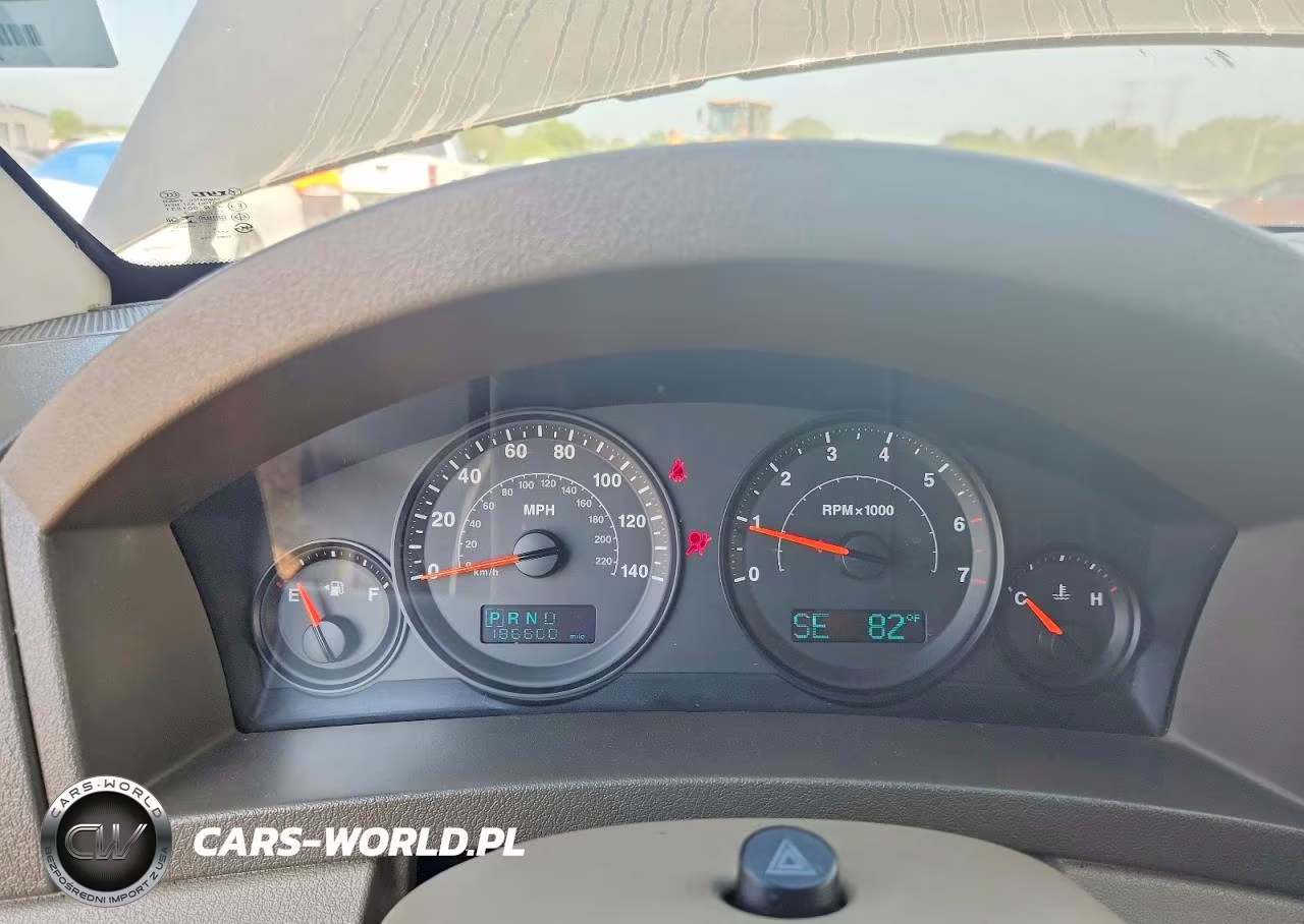 2005 Jeep Grand Cherokee Laredo VIN:1J4GR48K85C509402 - 9