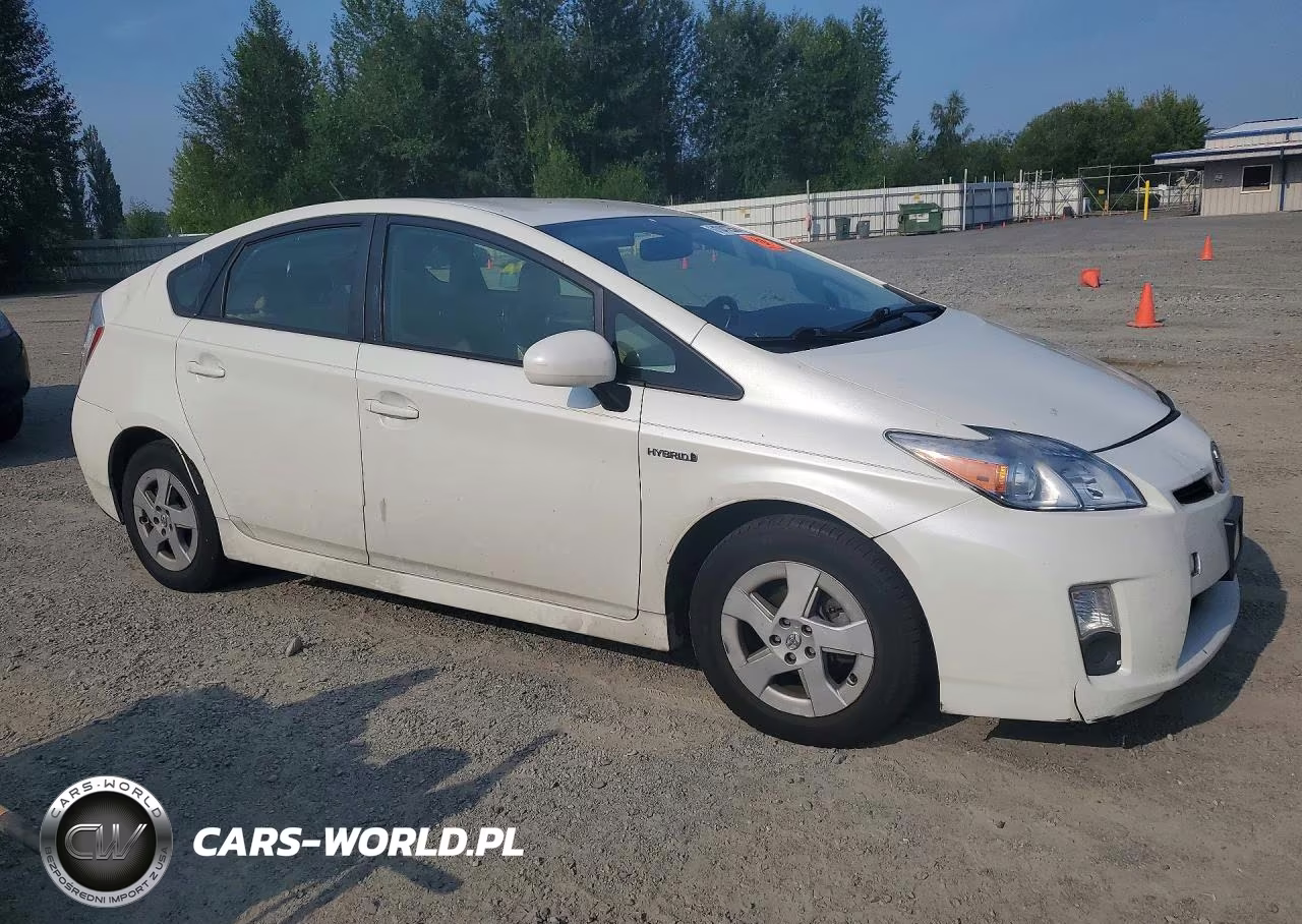 2011 Toyota Prius Four VIN:JTDKN3DU0B1425143 - 4
