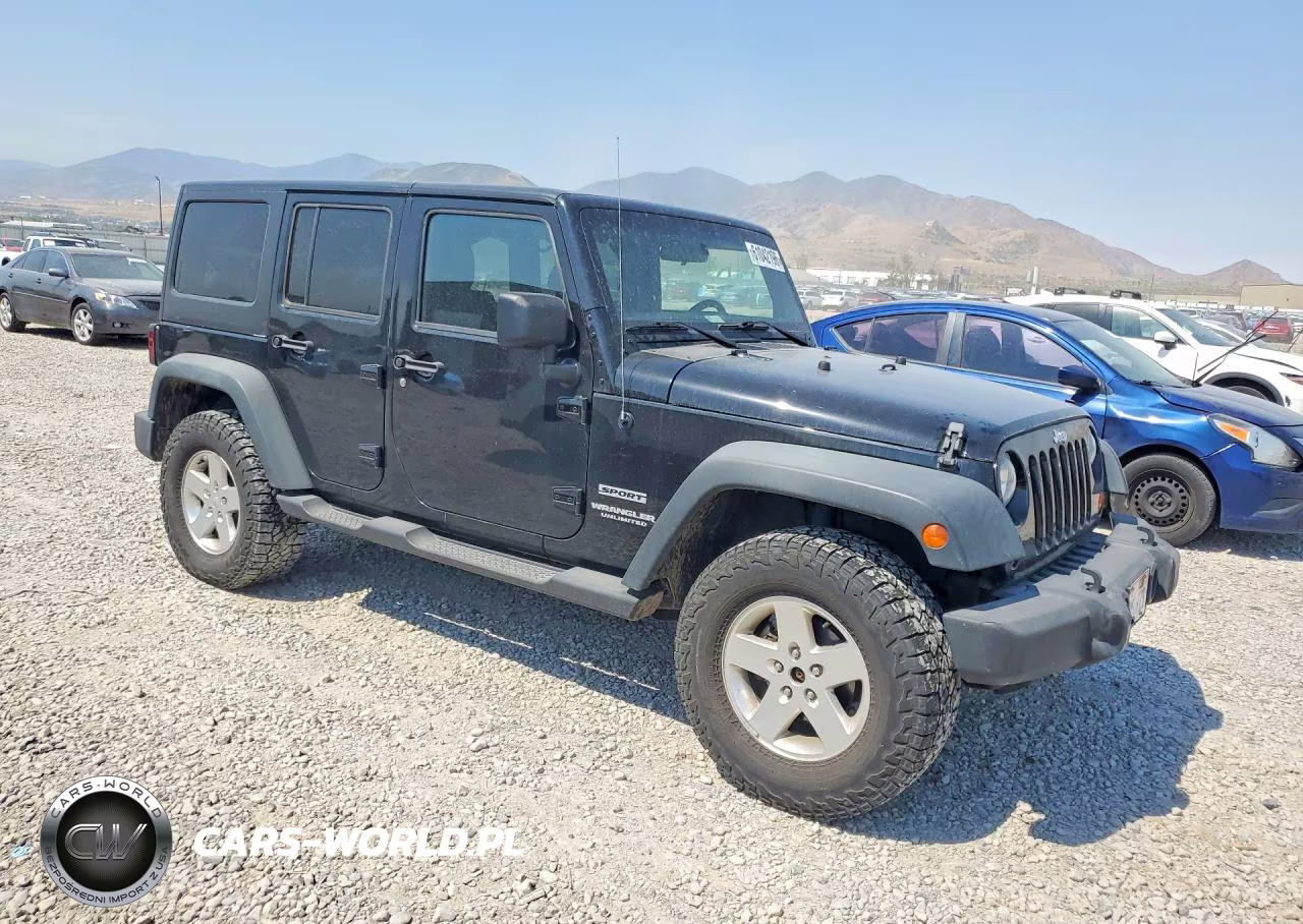 2011 Jeep Wrangler Unlimited Sport VIN:1J4BA3H18BL561353 - 4