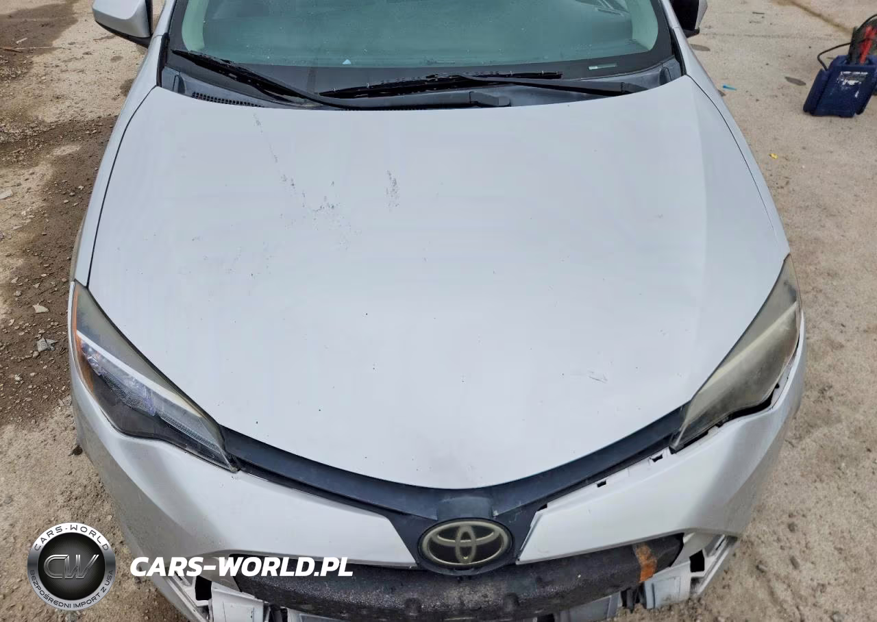 2018 Toyota Corolla Le VIN:5YFBURHE1JP782009 - 11