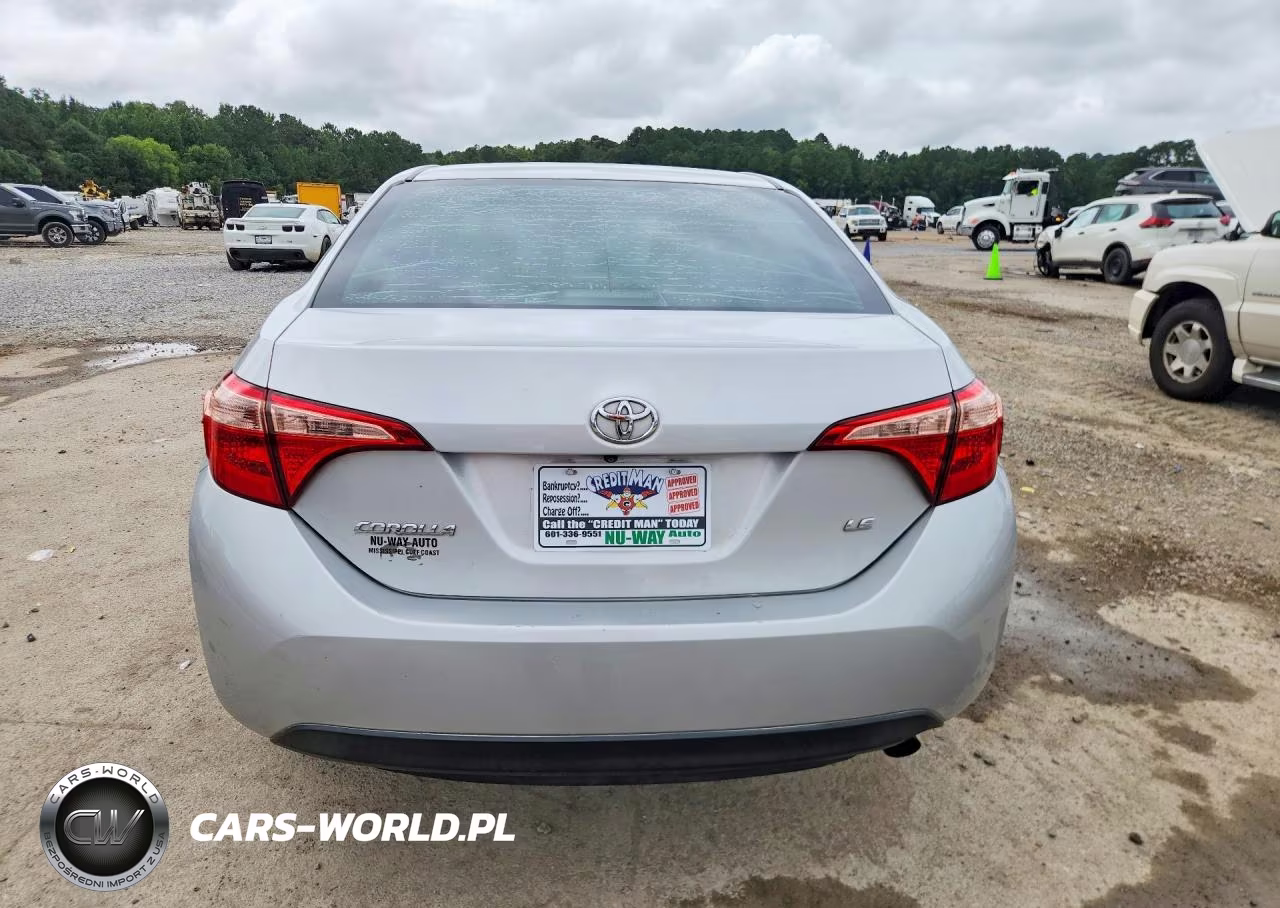 2018 Toyota Corolla Le VIN:5YFBURHE1JP782009 - 6
