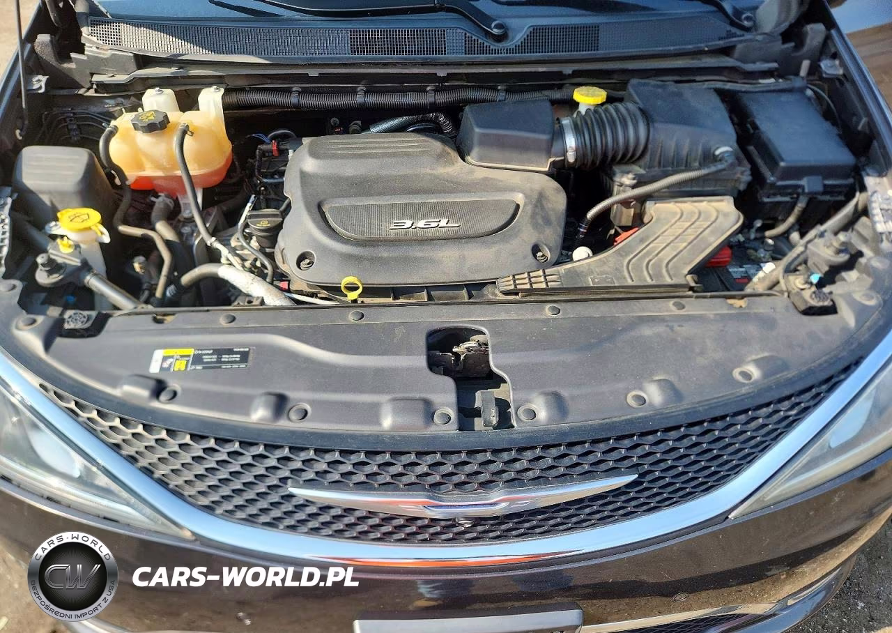 2018 Chrysler Pacifica Touring L Plus VIN:2C4RC1EG7JR157882 - 12