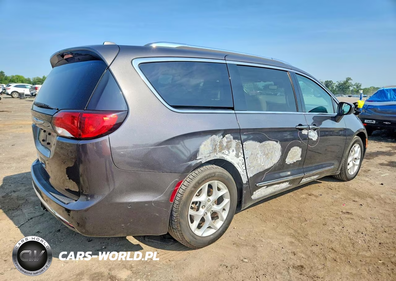 2018 Chrysler Pacifica Touring L Plus VIN:2C4RC1EG7JR157882 - 3