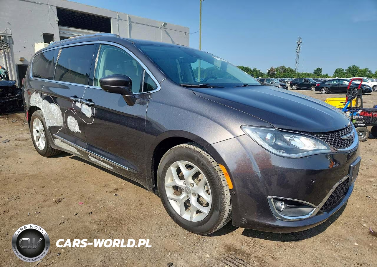 2018 Chrysler Pacifica Touring L Plus VIN:2C4RC1EG7JR157882 - 4