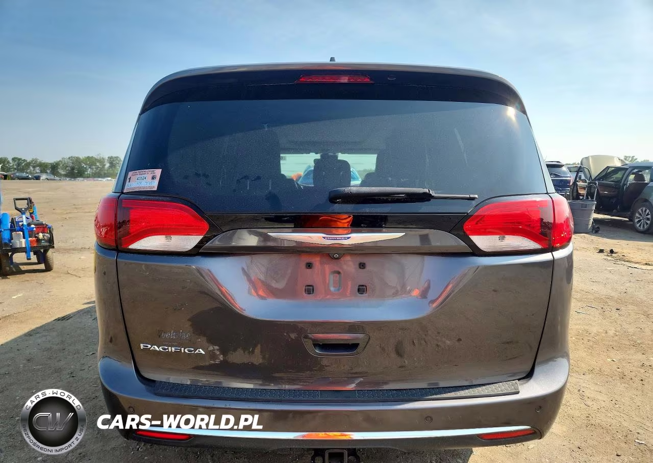 2018 Chrysler Pacifica Touring L Plus VIN:2C4RC1EG7JR157882 - 6