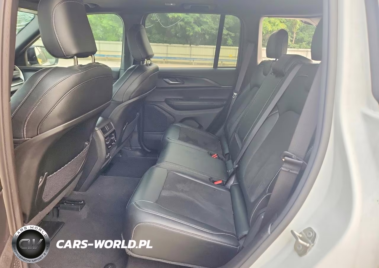 2024 Jeep Grand Cherokee Laredo VIN:1C4RJHAGXR8944207 - 11