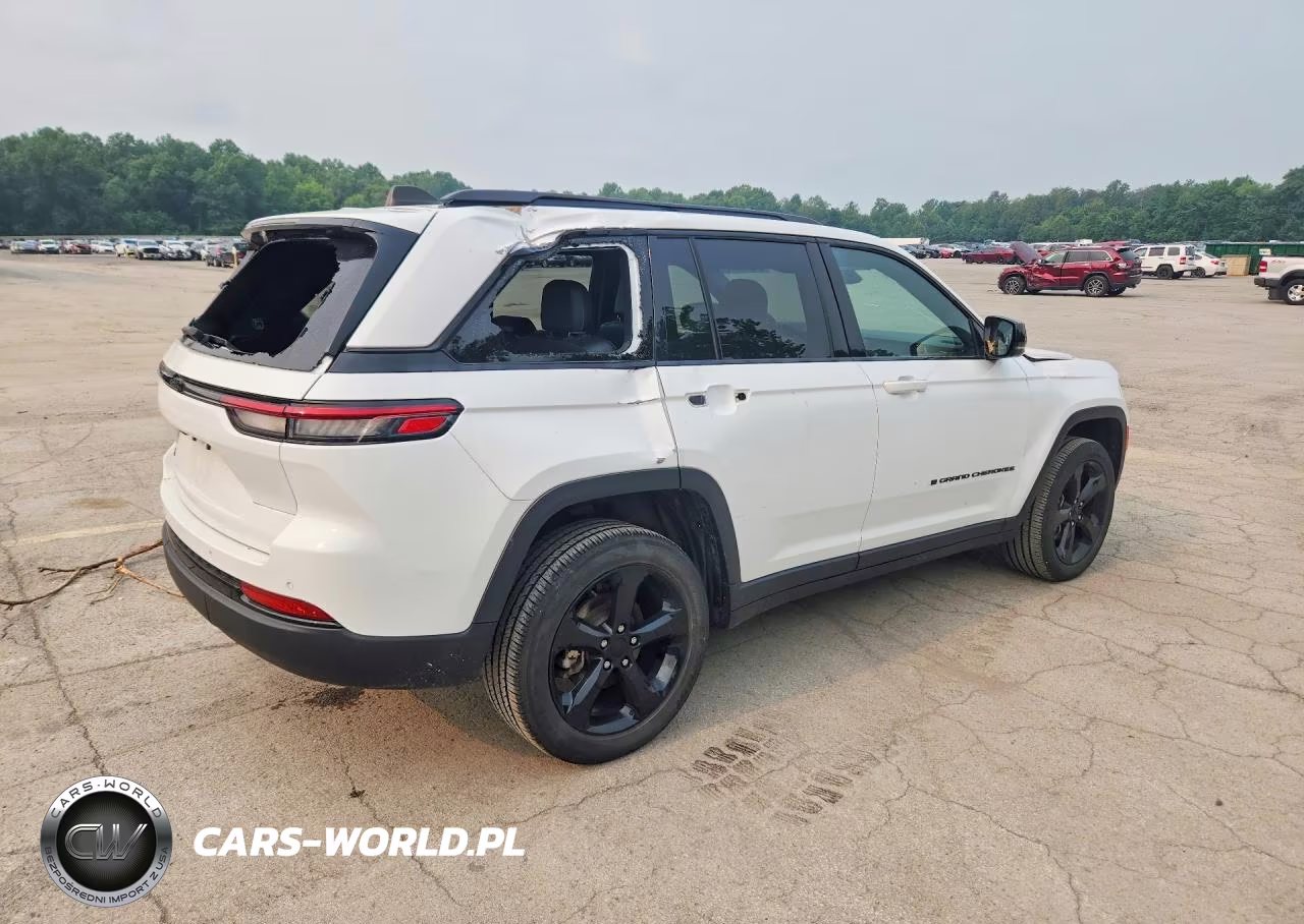 2024 Jeep Grand Cherokee Laredo VIN:1C4RJHAGXR8944207 - 3