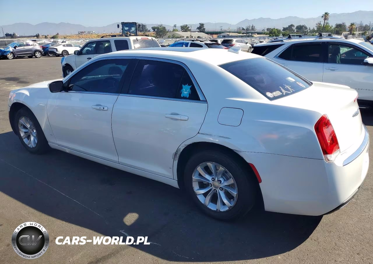 2015 Chrysler 300 Limited VIN:2C3CCAAG5FH785775 - 2