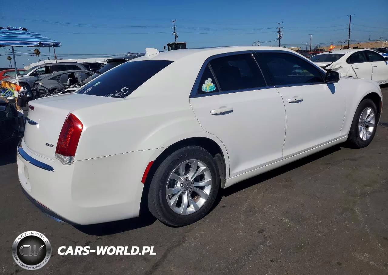 2015 Chrysler 300 Limited VIN:2C3CCAAG5FH785775 - 3