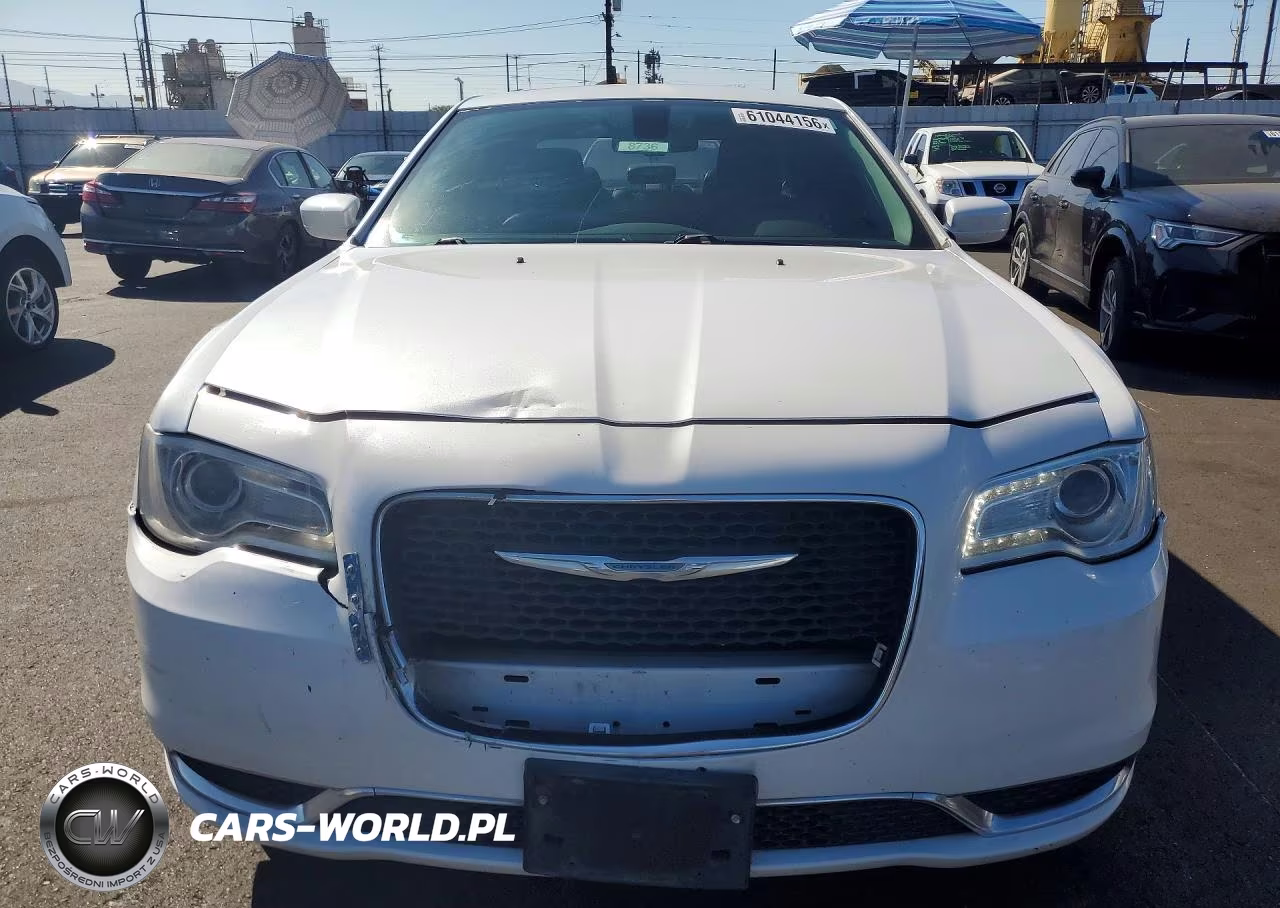 2015 Chrysler 300 Limited VIN:2C3CCAAG5FH785775 - 5