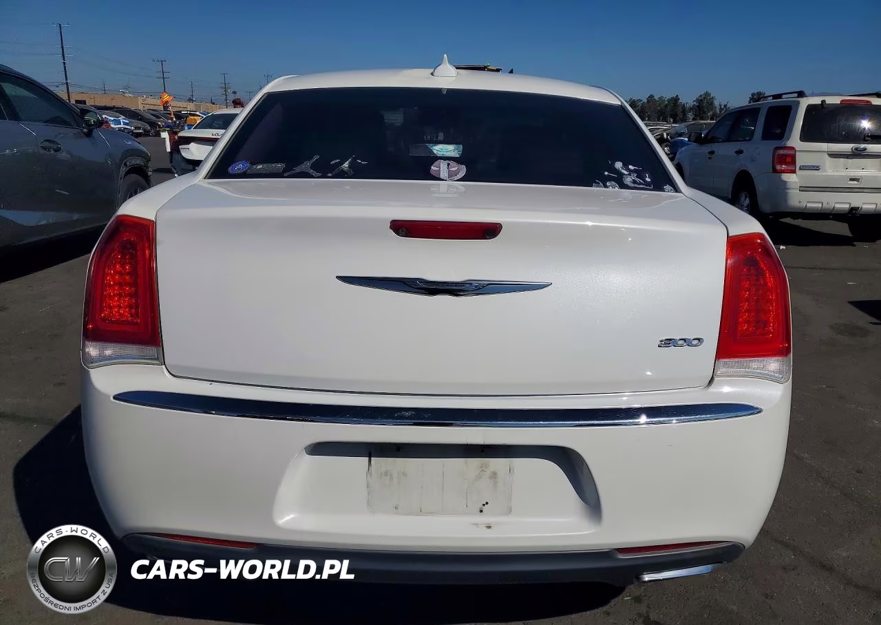 2015 Chrysler 300 Limited VIN:2C3CCAAG5FH785775 - 6
