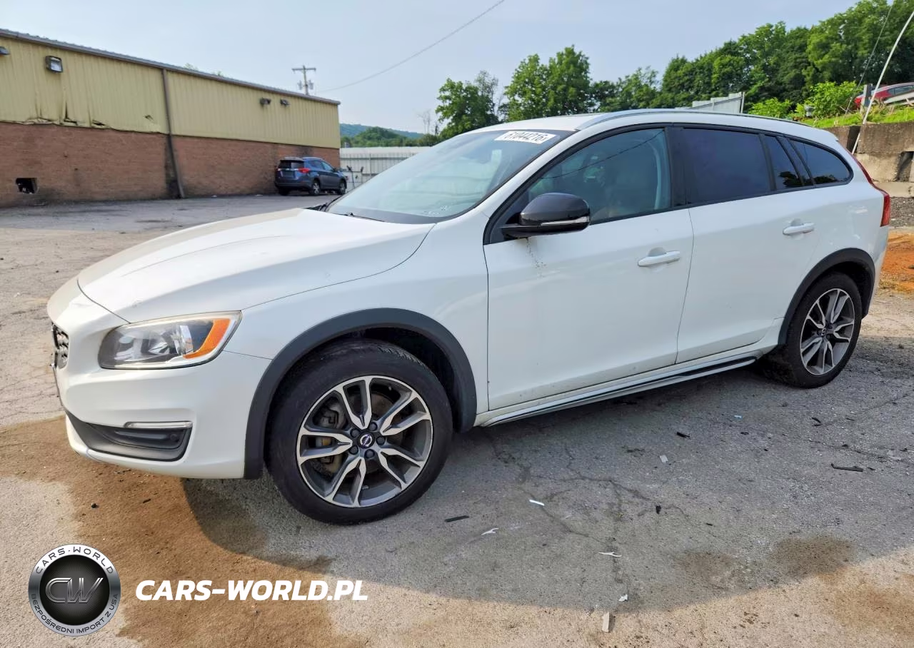 2016 Volvo V60 Cross Country Premier
