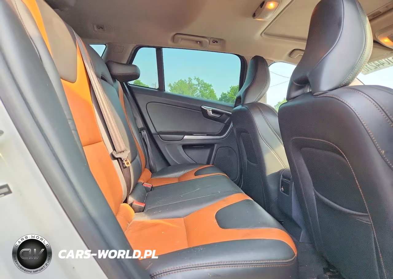 2016 Volvo V60 Cross Country Premier VIN:YV4612HK5G1008606 - 11