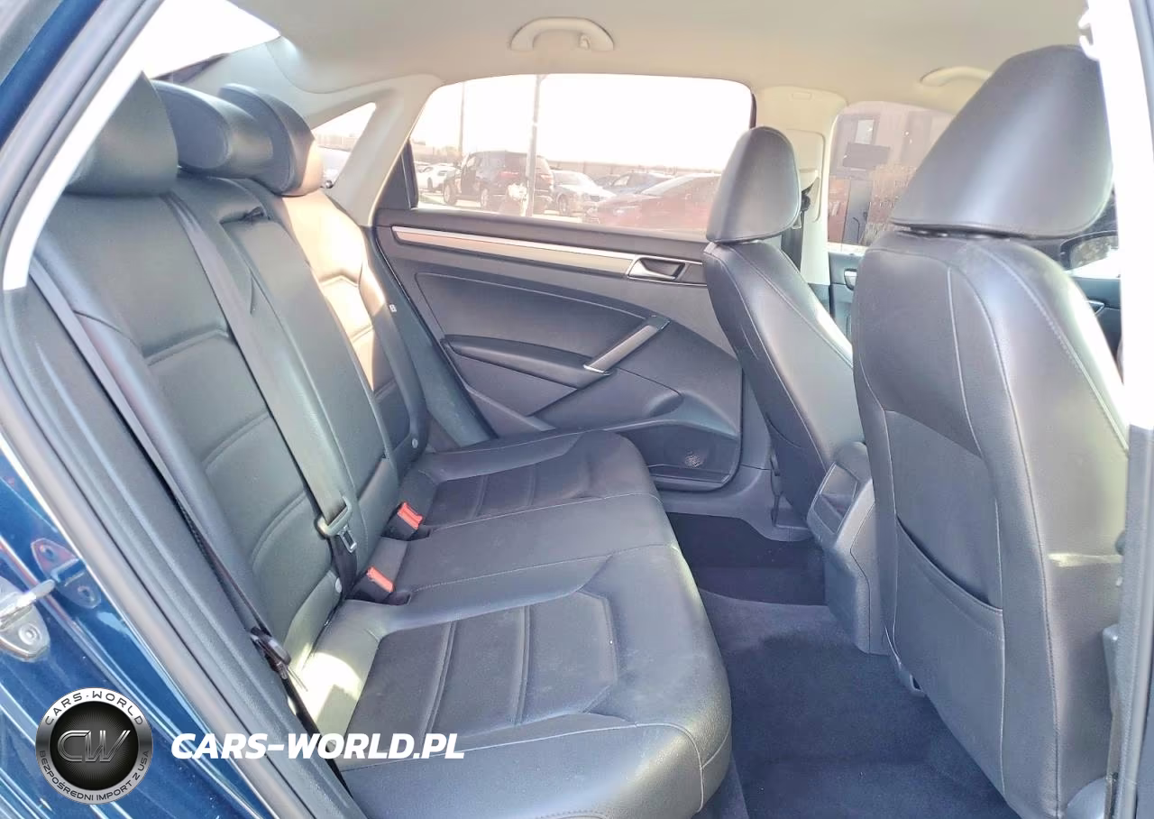2018 Volkswagen Passat VIN:1VWAA7A34JC016718 - 10