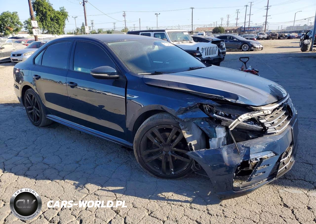 2018 Volkswagen Passat VIN:1VWAA7A34JC016718 - 4