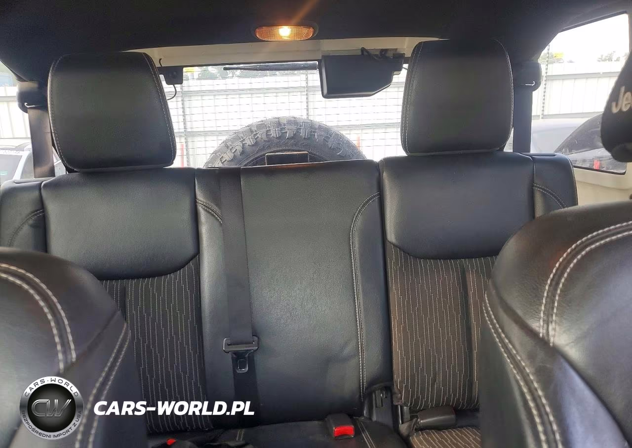 2013 Jeep Wrangler Unlimited Sport VIN:1C4BJWDGXDL588042 - 10