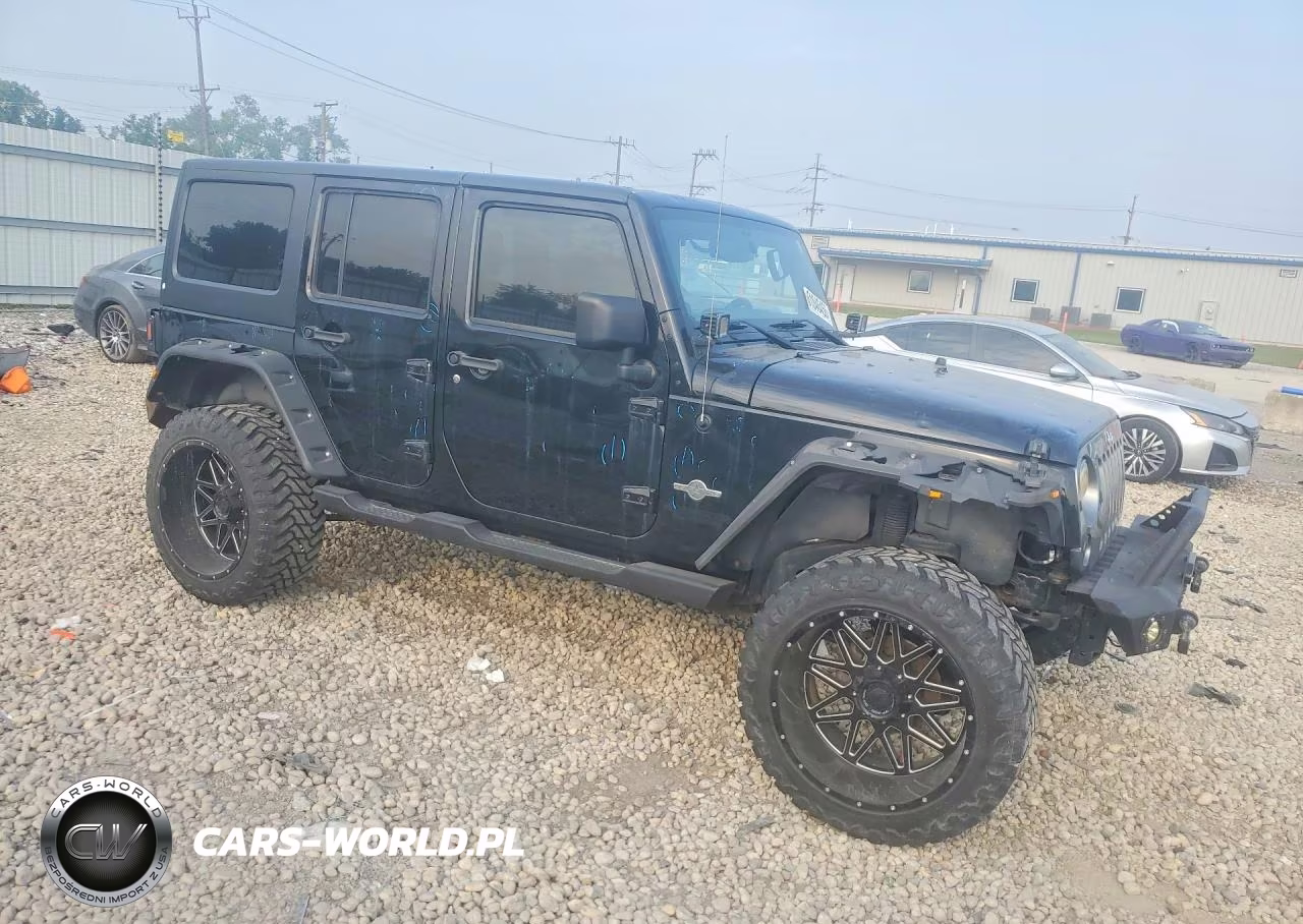 2013 Jeep Wrangler Unlimited Sport VIN:1C4BJWDGXDL588042 - 4
