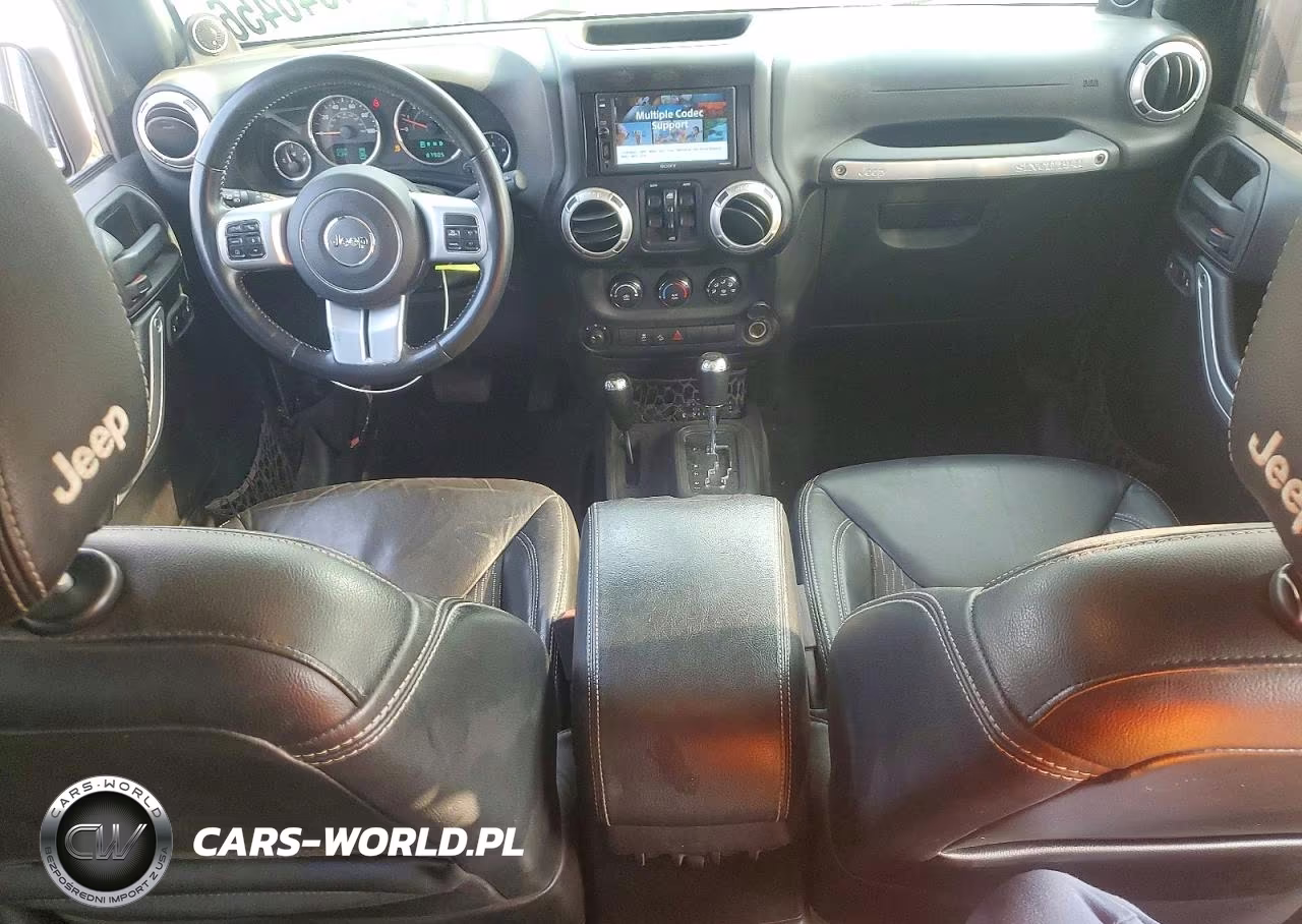2013 Jeep Wrangler Unlimited Sport VIN:1C4BJWDGXDL588042 - 8