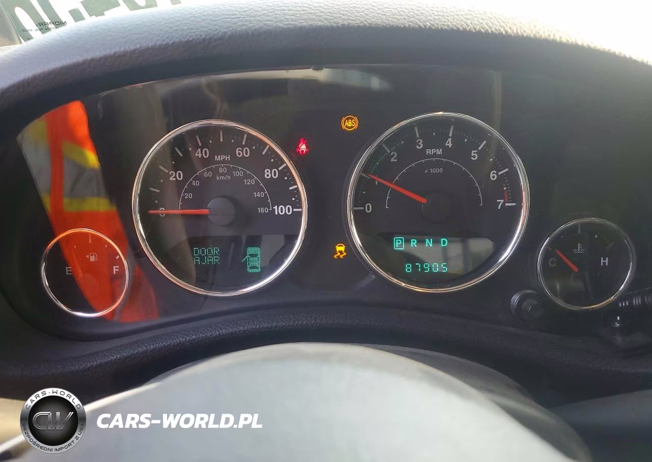2013 Jeep Wrangler Unlimited Sport VIN:1C4BJWDGXDL588042 - 9