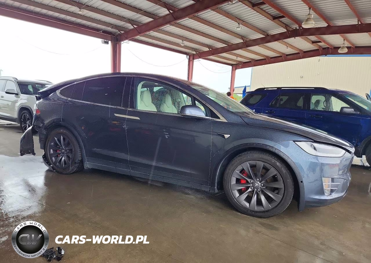 2018 Tesla Model X VIN:5YJXCDE44JF081127 - 4