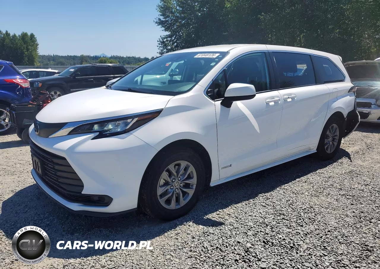 2021 Toyota Sienna Le – zdjęcie 1 z 13